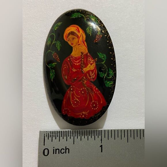 VTG Black Russian Brooch, hand painted. - Picture 5 of 5